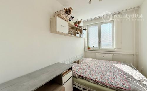 REZERVOVANÉ - JAZERO - STÁLICOVÁ 3 IZBOVÝ BYT PO REKONŠTRUKCII 65 M2 S LODŽIOU.