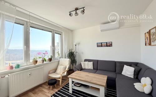 REZERVOVANÉ - JAZERO - STÁLICOVÁ 3 IZBOVÝ BYT PO REKONŠTRUKCII 65 M2 S LODŽIOU.