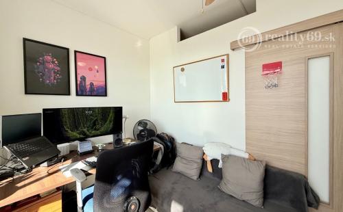 REZERVOVANÉ - JAZERO - STÁLICOVÁ 3 IZBOVÝ BYT PO REKONŠTRUKCII 65 M2 S LODŽIOU.