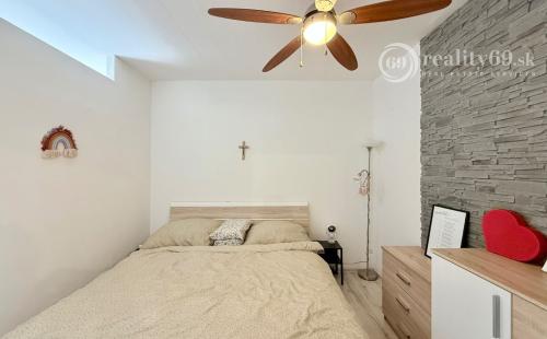 REZERVOVANÉ - JAZERO - STÁLICOVÁ 3 IZBOVÝ BYT PO REKONŠTRUKCII 65 M2 S LODŽIOU.