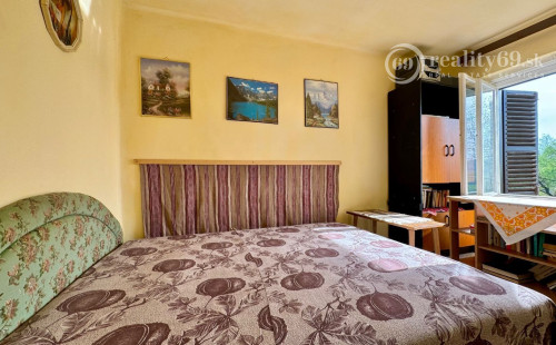 NOVÁ CENA - MAĎARSKO - JAZERO RAKACA - POSCHODOVÁ 3 IZBOVÁ CHATA PRI JAZERE S TERASOU