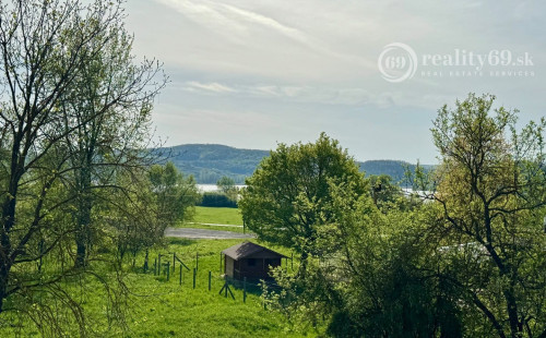 NOVÁ CENA - MAĎARSKO - JAZERO RAKACA - POSCHODOVÁ 3 IZBOVÁ CHATA PRI JAZERE S TERASOU