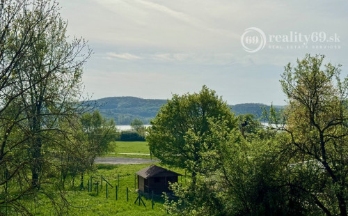NOVÁ CENA - MAĎARSKO - JAZERO RAKACA - POSCHODOVÁ 3 IZBOVÁ CHATA PRI JAZERE S TERASOU