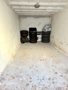 STARÉ MESTO - ŠTÚROVA MUROVANÁ GARÁŽ 18 M2 S POZEMKOM.