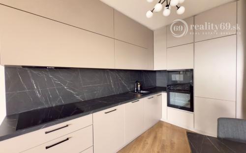 SEVER - ALBELLI - NOVOSTAVBA 2 IZBOVÝ KOMPLETNE ZARIADENÝ TEHLOVÝ BYT.