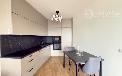 SEVER - ALBELLI - NOVOSTAVBA 2 IZBOVÝ KOMPLETNE ZARIADENÝ TEHLOVÝ BYT.