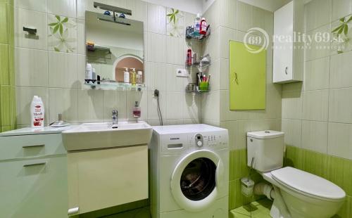 TERASA - BRIGÁDNICKA PEKNÝ 3 IZBOVÝ BYT 59 M2, LODŽIA, KOMPLETNE ZARIADENÝ.