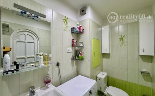 TERASA - BRIGÁDNICKA PEKNÝ 3 IZBOVÝ BYT 59 M2, LODŽIA, KOMPLETNE ZARIADENÝ.