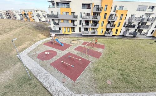 ZELENÁ STRÁŇ - NOVOSTAVBA ZARIADENÝ 3 IZBOVÝ MODERNÝ BYT 64 M2, TERASA 7 M2.