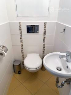 TERASA - ZARIADENÝ 2 IZBOVÝ BYT SO ŠATNÍKOM NOVÁ TERASA 60 M2, TERASA, PARKING.