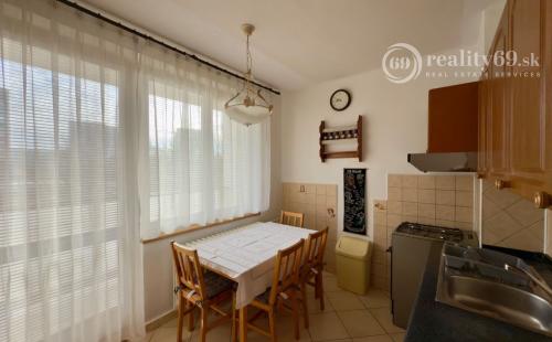 CENTRUM PRI AUPARKU - 3 IZBOVÝ ZARIADENÝ BYT NA LUDMANSKEJ 69 M2, 2XLODŽIA.