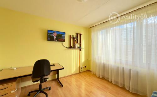 CENTRUM PRI AUPARKU - 3 IZBOVÝ ZARIADENÝ BYT NA LUDMANSKEJ 69 M2, 2XLODŽIA.