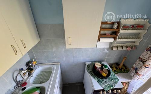 NOVÁ CENA - MAĎARSKO - JAZERO RAKACA - POSCHODOVÁ 3 IZBOVÁ CHATA PRI JAZERE S TERASOU