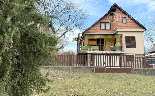 NOVÁ CENA - MAĎARSKO - JAZERO RAKACA - POSCHODOVÁ 3 IZBOVÁ CHATA PRI JAZERE S TERASOU