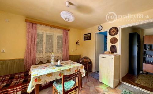 NOVÁ CENA - MAĎARSKO - JAZERO RAKACA - POSCHODOVÁ 3 IZBOVÁ CHATA PRI JAZERE S TERASOU