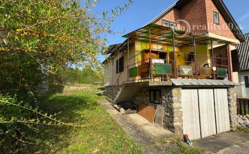 NOVÁ CENA - MAĎARSKO - JAZERO RAKACA - POSCHODOVÁ 3 IZBOVÁ CHATA PRI JAZERE S TERASOU