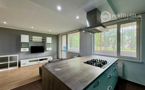 REZERVOVANÉ - JAZERO - DONSKÁ PEKNÝ 3 IZBOVÝ KOMPLETNE ZARIADENÝ BYT 68 M2 S LODŽIOU.