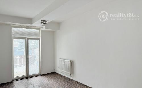 REZERVOVANÉ - FURČA - 1 IZBOVÝ TEHLOVÝ BYT S TERASOU A PARKOVACÍM MIESTOM.