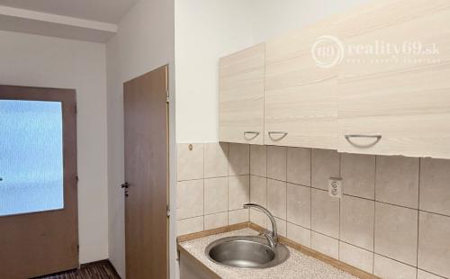 REZERVOVANÉ - FURČA - 1 IZBOVÝ TEHLOVÝ BYT S TERASOU A PARKOVACÍM MIESTOM.