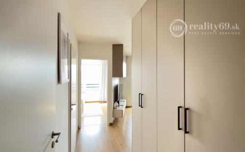 SEVER - ALBELLI - NOVOSTAVBA 2 IZBOVÝ KOMPLETNE ZARIADENÝ TEHLOVÝ BYT.