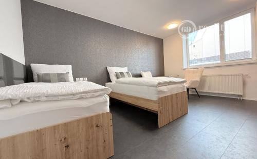 CENTRUM MESTA - VRÁTNA - 1 IZBOVÝ MODERNÝ ZARIADENÝ BYT.