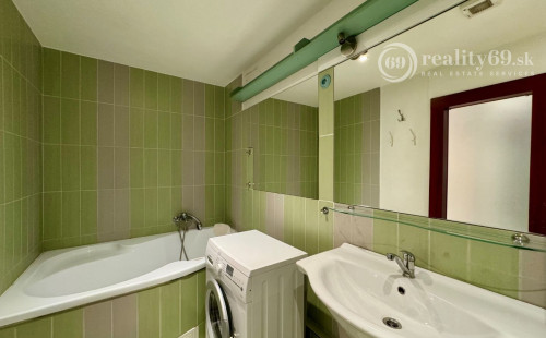 ROSNÁ - PEKNÝ 1,5  IZBOVÝ BYT PO REKONŠTRUKCII - ZARIADENÝ.