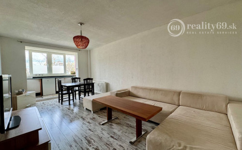 ROSNÁ - PEKNÝ 1,5  IZBOVÝ BYT PO REKONŠTRUKCII - ZARIADENÝ.