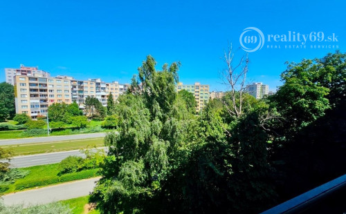 TERASA - TRIEDA SNP PRI GALÉRII - 1 IZBOVÝ ZARIADENÝ BYT VÝBORNÁ LOKALITA