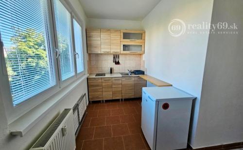 TERASA - TRIEDA SNP PRI GALÉRII - 1 IZBOVÝ ZARIADENÝ BYT VÝBORNÁ LOKALITA