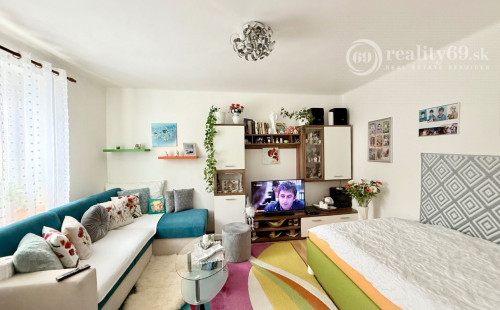 CENTRUM MESTA - JESENNÁ PEKNÝ 1 IZBOVÝ BYT VÝBORNÝ STAV.