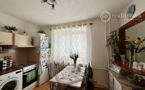 CENTRUM MESTA - JESENNÁ PEKNÝ 1 IZBOVÝ BYT VÝBORNÝ STAV.