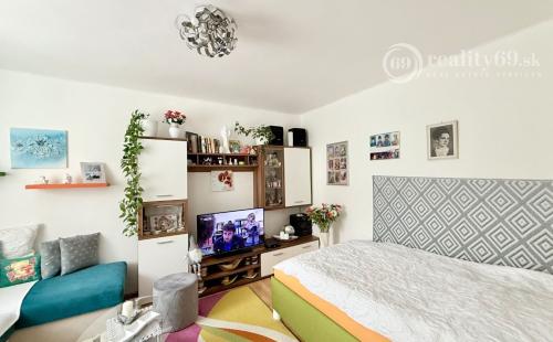 CENTRUM MESTA - JESENNÁ PEKNÝ 1 IZBOVÝ BYT VÝBORNÝ STAV.