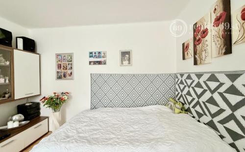 REZERVOVANÉ - CENTRUM MESTA - JESENNÁ PEKNÝ 1 IZBOVÝ BYT VÝBORNÝ STAV.