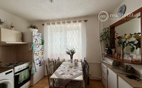 REZERVOVANÉ - CENTRUM MESTA - JESENNÁ PEKNÝ 1 IZBOVÝ BYT VÝBORNÝ STAV.