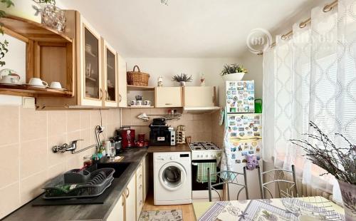 REZERVOVANÉ - CENTRUM MESTA - JESENNÁ PEKNÝ 1 IZBOVÝ BYT VÝBORNÝ STAV.