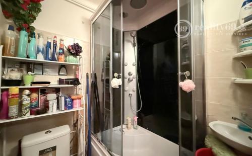 REZERVOVANÉ - CENTRUM MESTA - JESENNÁ PEKNÝ 1 IZBOVÝ BYT VÝBORNÝ STAV.