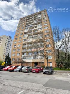 JUH PRI AUPARKU - JANTÁROVÁ -  3 IZBOVÝ BYT PO REKONŠTRUKCII 65 M2 S LODŽIOU.