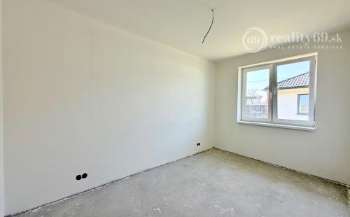 GEČA - DOM ZA CENU BYTU - KVALITNÁ NOVOSTAVBA 4 IZBOVÉHO RD, TERASA.