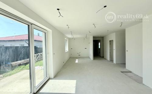 GEČA - DOM ZA CENU BYTU - KVALITNÁ NOVOSTAVBA 4 IZBOVÉHO RD, TERASA.