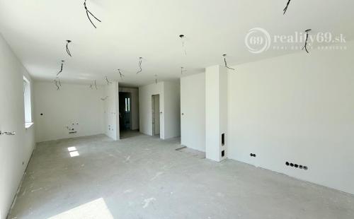 GEČA - DOM ZA CENU BYTU - KVALITNÁ NOVOSTAVBA 4 IZBOVÉHO RD, TERASA.