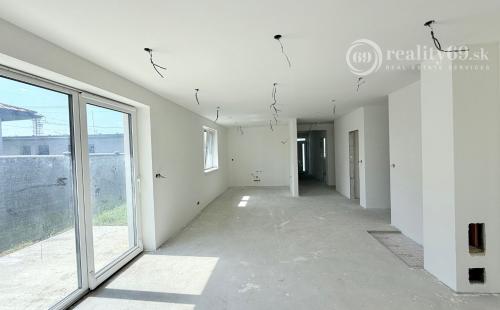 GEČA - DOM ZA CENU BYTU - KVALITNÁ NOVOSTAVBA 4 IZBOVÉHO RD, TERASA.