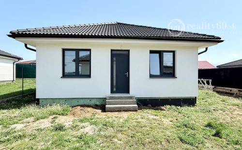 GEČA - DOM ZA CENU BYTU - KVALITNÁ NOVOSTAVBA 4 IZBOVÉHO RD, TERASA.