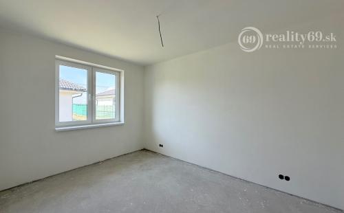 GEČA - DOM ZA CENU BYTU - KVALITNÁ NOVOSTAVBA 4 IZBOVÉHO RD, TERASA.