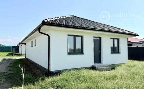 GEČA - DOM ZA CENU BYTU - KVALITNÁ NOVOSTAVBA 4 IZBOVÉHO RD, TERASA.