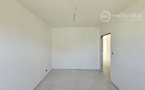 GEČA - DOM ZA CENU BYTU - KVALITNÁ NOVOSTAVBA 4 IZBOVÉHO RD, TERASA.