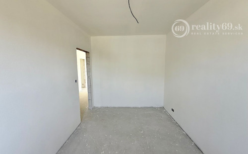 GEČA - DOM ZA CENU BYTU - KVALITNÁ NOVOSTAVBA 4 IZBOVÉHO RD, TERASA.