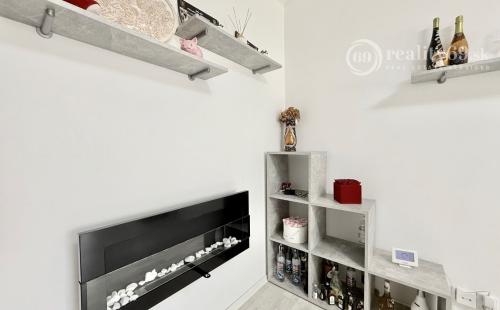 JUH PRI AUPARKU - JANTÁROVÁ -  3 IZBOVÝ BYT PO REKONŠTRUKCII 65 M2 S LODŽIOU.