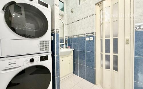 JUH PRI AUPARKU - JANTÁROVÁ -  3 IZBOVÝ BYT PO REKONŠTRUKCII 65 M2 S LODŽIOU.