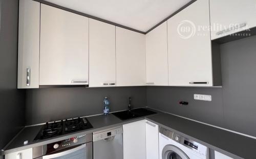 SEVER - BOŽENY NEMCOVEJ 1 IZBOVÝ BYT 40 M2 PO REKONŠTRUKCII, BALKÓN, PLASTOVÉ OKNÁ, ZATEPLENÝ OBYTNÝ DOM.