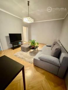 SEVER - BOŽENY NEMCOVEJ 1 IZBOVÝ BYT 40 M2 PO REKONŠTRUKCII, BALKÓN, PLASTOVÉ OKNÁ, ZATEPLENÝ OBYTNÝ DOM.